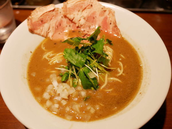 「濃厚烏賊煮干中華そば 醤油＋そのまま食べられる替え玉」@麺屋 ねむ瑠の写真