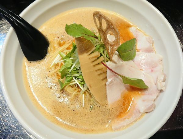 「醤油ラーメン」@牛骨らーめん ぶるずの写真