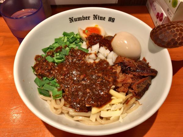 「油そばBLACK＋味玉」@麺Dining Number Nine 09の写真