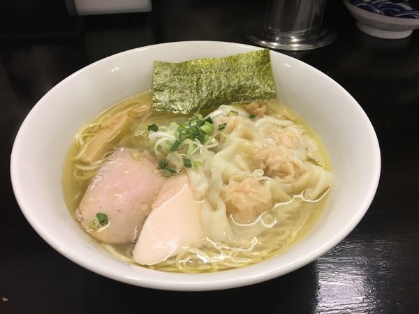 「海老ワンタン麺(地鶏スープ 塩味)」@つけ麺 凌駕の写真