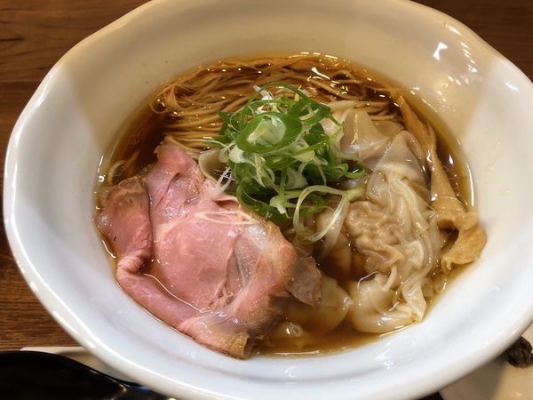「ラーメン(醤油)780円＋ワンタン280円」@ラーメン 健やかの写真