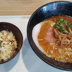 海老ラーメン、焼きチーズご飯