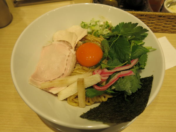 「濃厚卵のまぜSOBA(大) ：880円」@むぎとオリーブ 日本橋店の写真