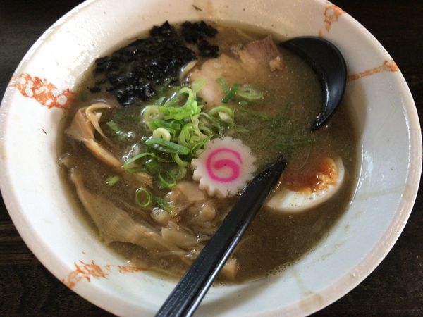 「濃厚煮干しらあ麺880円」@らぁ麺てる坊の写真