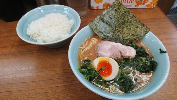 「レディースラーメンほうれん草」@横浜ラーメン 武蔵家 北千住店の写真