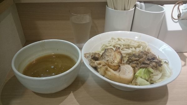 「つけ麺４００ｇ・しょうが・タマネギ(アブラカラメラー油)」@麺屋 味方の写真