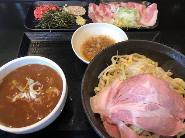 「旨辛つけ麺 中［ローストポーク］」@つけ麺 どでんの写真