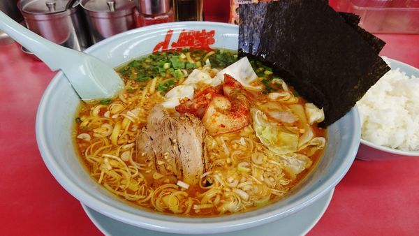 「限定/旨辛スタミナラーメン+中盛り+海苔+ライス」@ラーメン山岡家 瑞穂店の写真