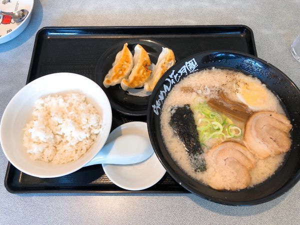 「嵐げんこつらあめん塩+ギョーザセット／¥680+¥280」@らあめん花月嵐 久保稲荷店の写真