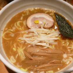 中華そば（大盛り無料 サービスライス付き）¥700