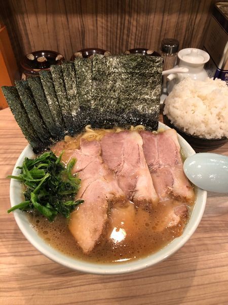「中盛り 麺固め味濃いめ  チャーシューと海苔増し ライス」@ラーメン 清水家の写真