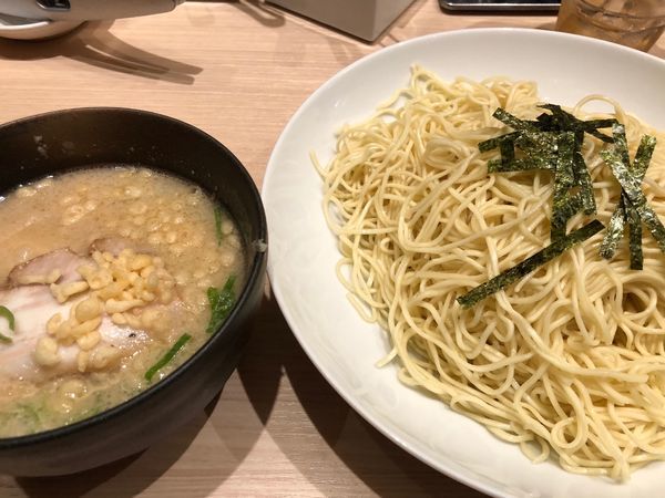 「細つけ麺大盛り950円」@TOKYO 豚骨 BASE MADE by 博多一風堂 ecute品川サウス店の写真