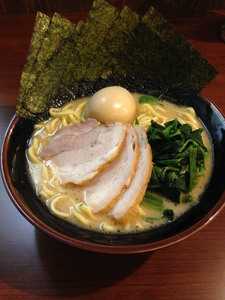 「SP豚骨醤油ラーメン 910円」@横濱家系ラーメン 茜家の写真