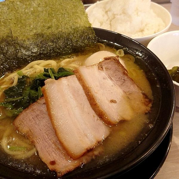 「豚骨醤油SP(硬め・濃いめ・油多め)+ﾗｲｽ無料961円」@横浜家系ラーメン 印西家の写真