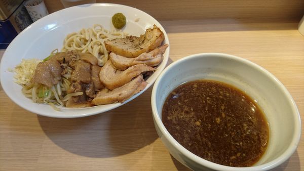 「つけめん(250g･ニンニク･アブラ･柚子胡椒)+豚増し」@麺屋 味方の写真