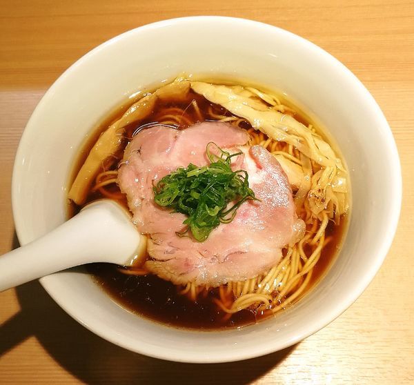 「醤油らぁ麺 800円」@らぁ麺 はやし田 新宿本店の写真