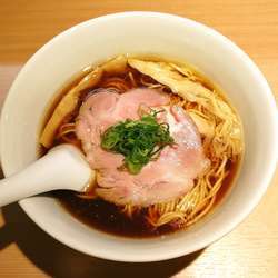 醤油らぁ麺 800円