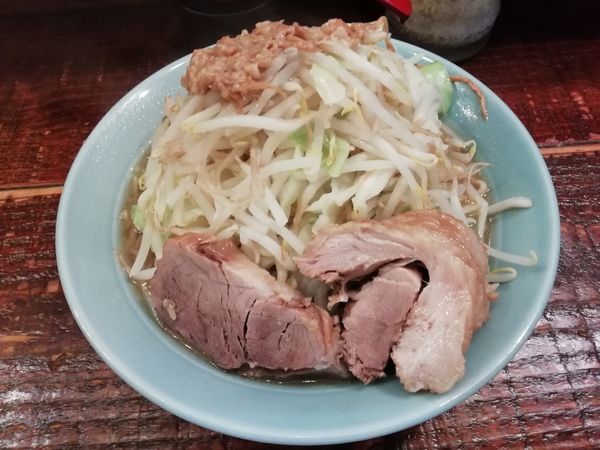 「中ラーメン（750円）」@立川マシマシの写真