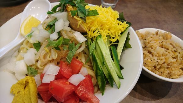 「冷やし中華（限定、７５０円）＋ちっちゃいチャーハン」@NOODLE SOUNDSの写真