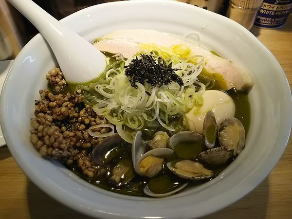 「【限定】お茶仕立て 緑のあさり潮ラーメン」@らーめん 月の兎影の写真