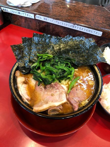 「大盛りチャーシュー麺 硬め濃いめ  海苔  玉ねぎ  ライス」@環2家の写真