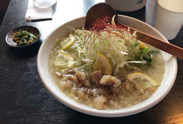 「ネギ塩牛モツラーメン太麺(限定)900円」@秋田ラーメン はまの写真
