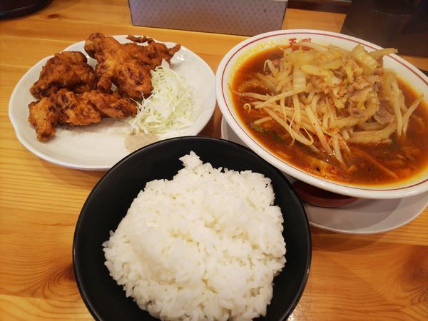 「唐揚げセット(スタミナラーメン）」@奈良天理ラーメン 天風 豊川店の写真