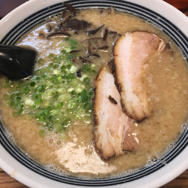 「醤油とんこつ 白（ノーマル）税込702円」@Ramen Dining TOKOTONの写真