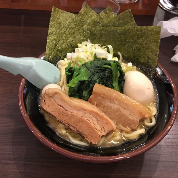 「ラーメン（スタンプカード５個で一刀盛り）」@横浜家系ラーメン 一刀家 秋葉原店の写真