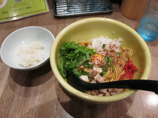 「スパイスまぜそば(麺大盛り・追い飯付き)：880円」@ソラノイロ トンコツ&キノコの写真