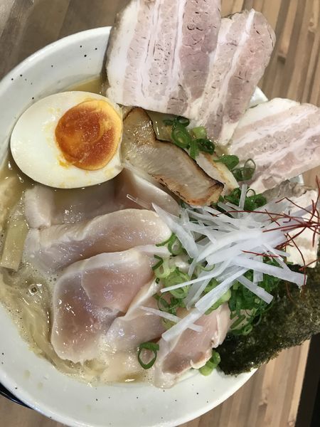 「鶏白湯らーめん全部のせ」@麺屋 LUCK PLUCKの写真