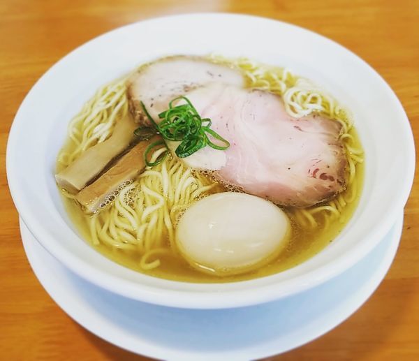 「鶏しお+味たま」@らーめん専門 うしおととりの写真