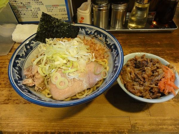「油そば780円　牛スジ丼ミニ250円」@兎に角 松戸店の写真