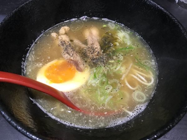 「鶏白湯ラーメン 750円」@〆ラーの写真