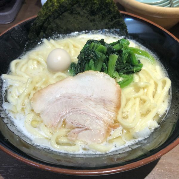 「家系ラーメン（しょうゆ）」@横濱家系ラーメン 壱角家 川越店の写真