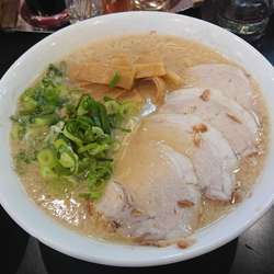 ラーメン（大盛） 850円 + 半ごはん（ランチサービス）