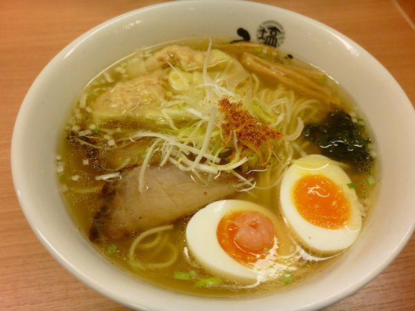 「塩らーめん ひるがお盛り¥1,080」@塩専門 ひるがお 東京駅店の写真