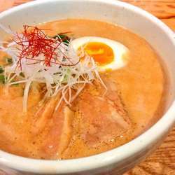 練り胡麻濃厚担々麺