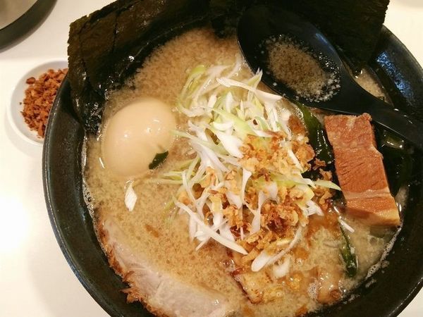 「司らーめん（こってり）＋のり＋フライドガーリック」@らーめん 司の写真