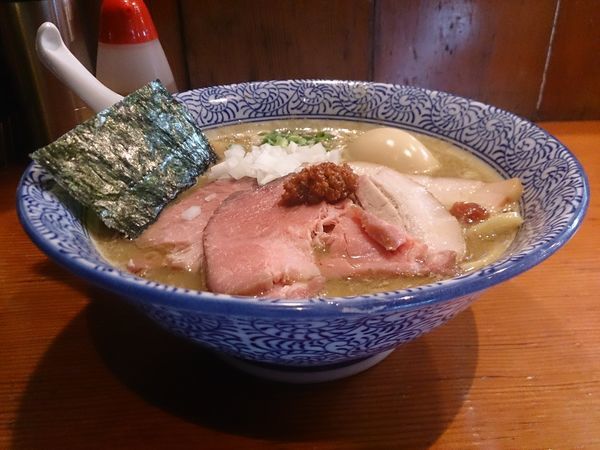 「濃厚豚骨魚介ちゃーしゅーめん+大人の味玉」@麺処 ほん田の写真