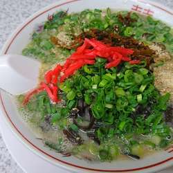 博多豚骨ラーメン+ねぎ、きくらげトッピ