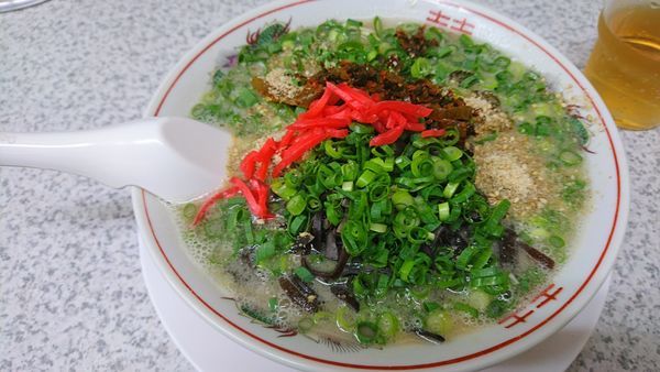 「博多豚骨ラーメン+ねぎ、きくらげトッピ」@ラーメン池田の写真