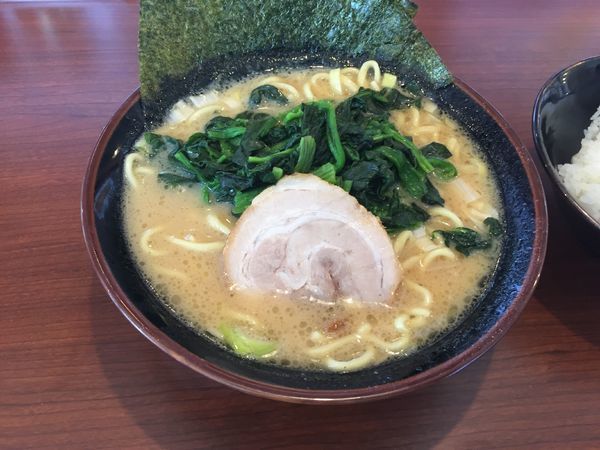 「クーポンラーメン（￥500）＆ほうれん草増し」@横濱家系ラーメン 茜家の写真