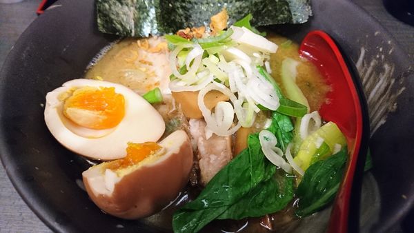「特製ラーメン（塩、大盛り無料）」@麺屋 江戸紫の写真