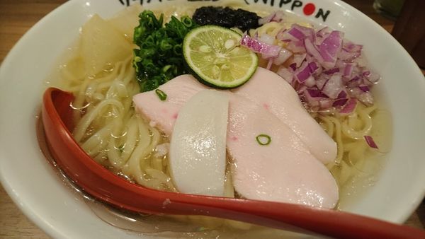 「冷たい煮干しの塩ラーメン（限定、８８０円、大盛り無料）」@ソラノイロ NIPPONの写真