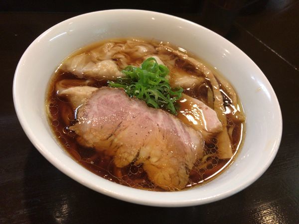 「醬油ワンタンらぁ麺」@らぁ麺 すぎ本の写真