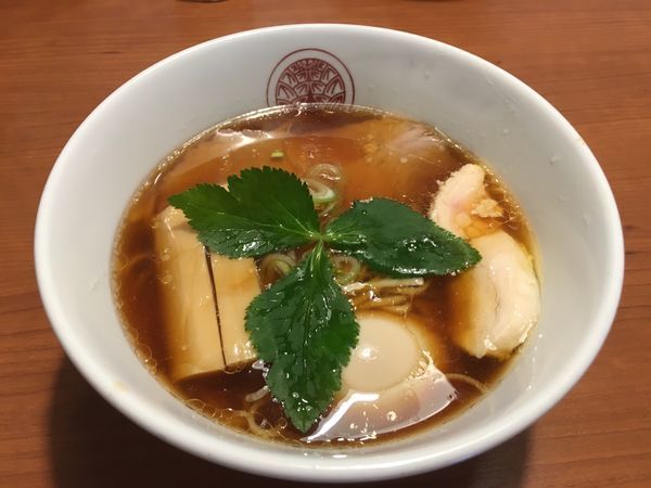 「鶏醤油らぁ麺850」@らぁ麺とうひちの写真