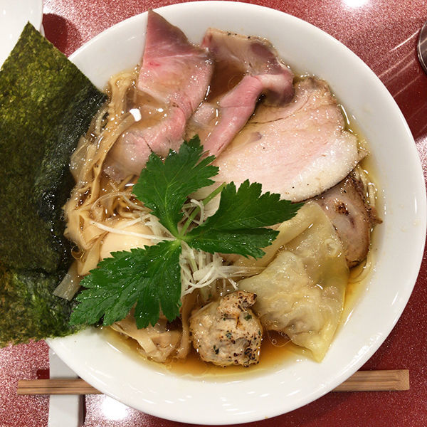 「特製中華そば」@麦と麺助 新梅田中津店の写真