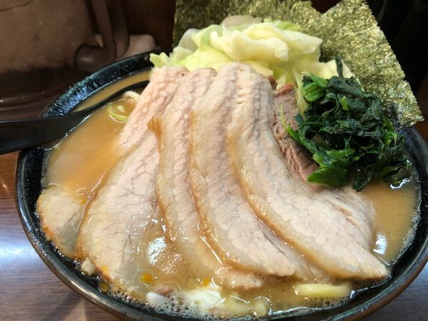 「とき卵ラーメン＋キャベツ＋チャーシュー」@ラーメン 大山家 昭島店の写真