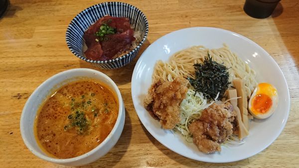 「【限定】辛から鳥 850円 + マグロ丼 400円」@寿製麺よしかわ 坂戸店の写真
